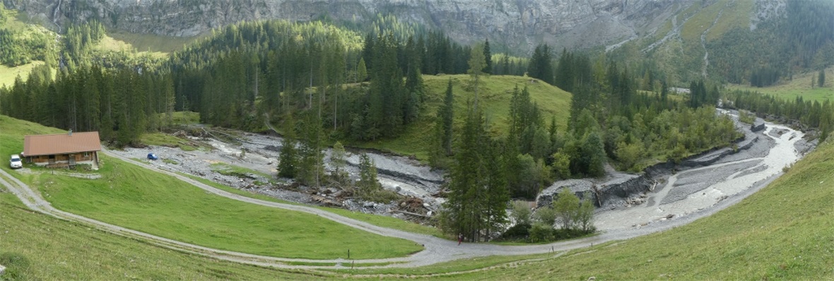 Durch das Hochwasser niedergerissene Schwappsperre im Rezliberg !ubersicht