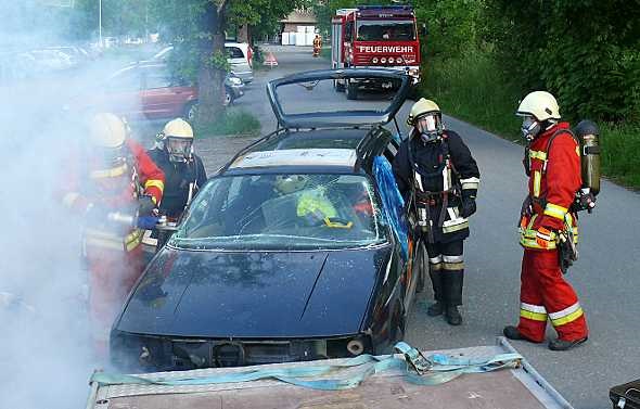 Durch den giftigen Rauch konnte nur mit Atemschutzgeräten gearbeitet werden.