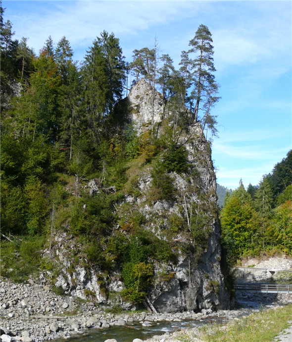 Durch diesen Felsen wird man in Zukunft wandern.