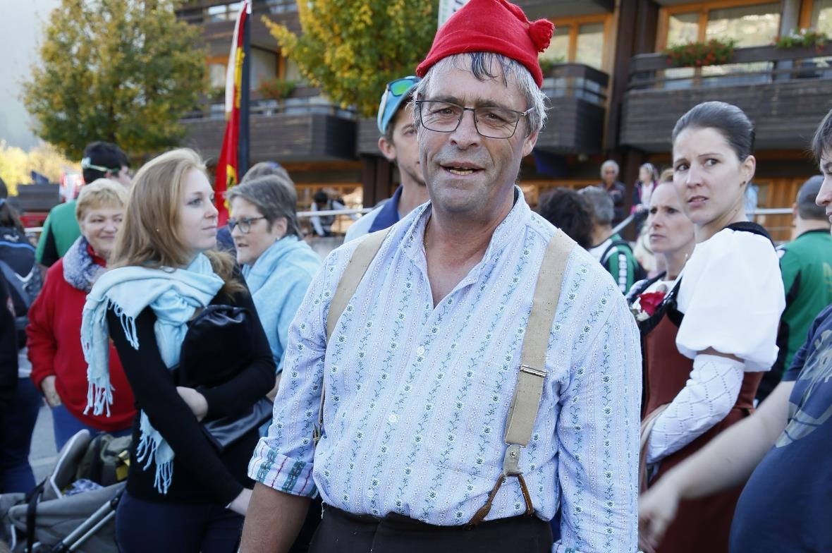 E schwizer in urchiger Tracht