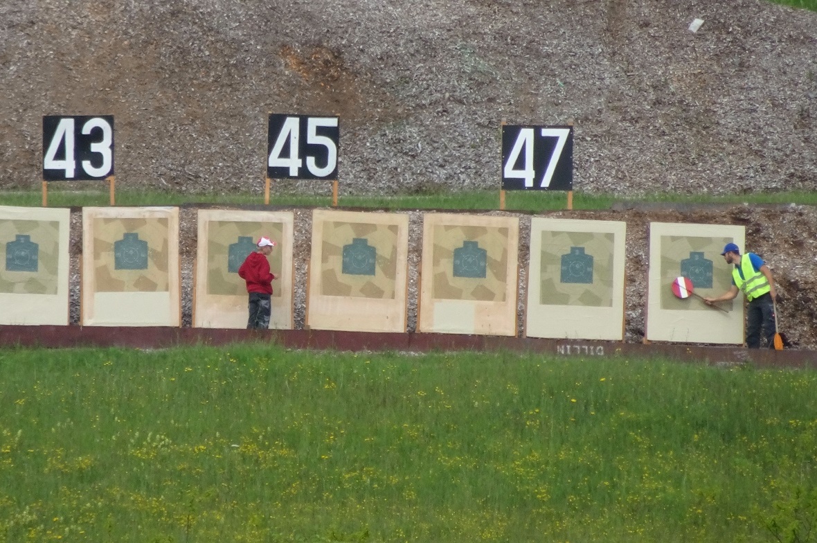 Echte Feldschiessen Tradition, wenn noch von Hand gezeigt wird.