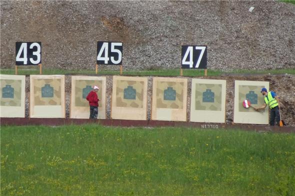Echte Feldschiessen Tradition, wenn noch von Hand gezeigt wird.