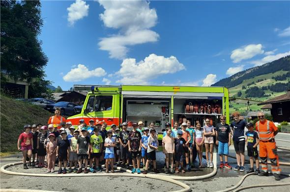 Ein Besuch bei der Feuerwehr Lenk.