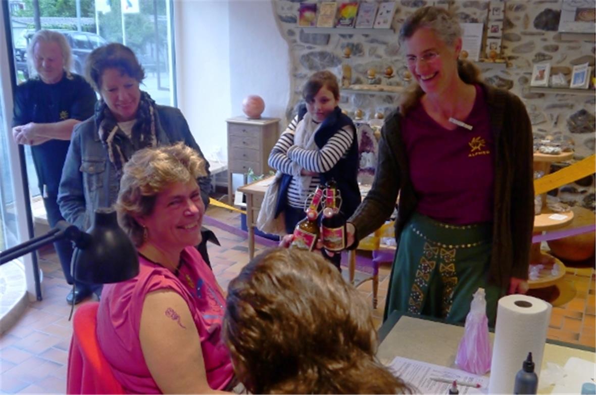 Ein Bier lockert die Stimmung vor dem «Stechen».