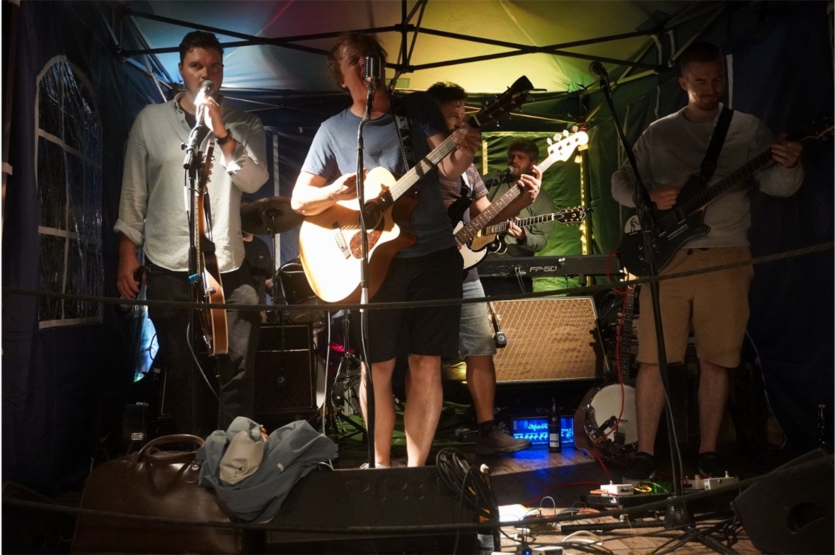 Ein Garant für gute Stimmung und Musik. Die einheimische Band Schocco Rocco.