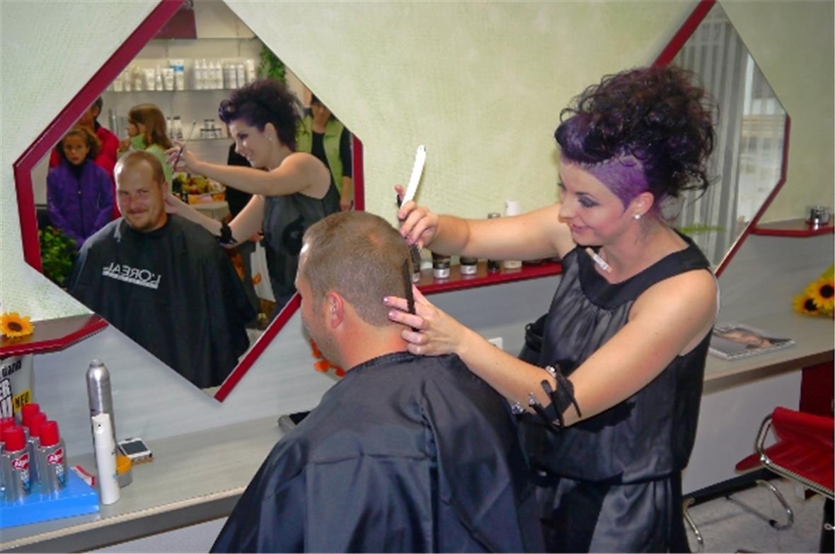 Ein Hair-Tattoo wird geschnitten…