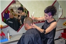 Ein Hair-Tattoo wird geschnitten…