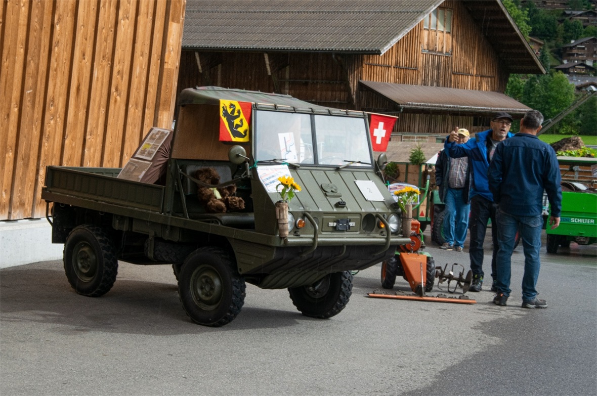 Ein Militärartiges Fahrzeug war auch zum betrachten da.
