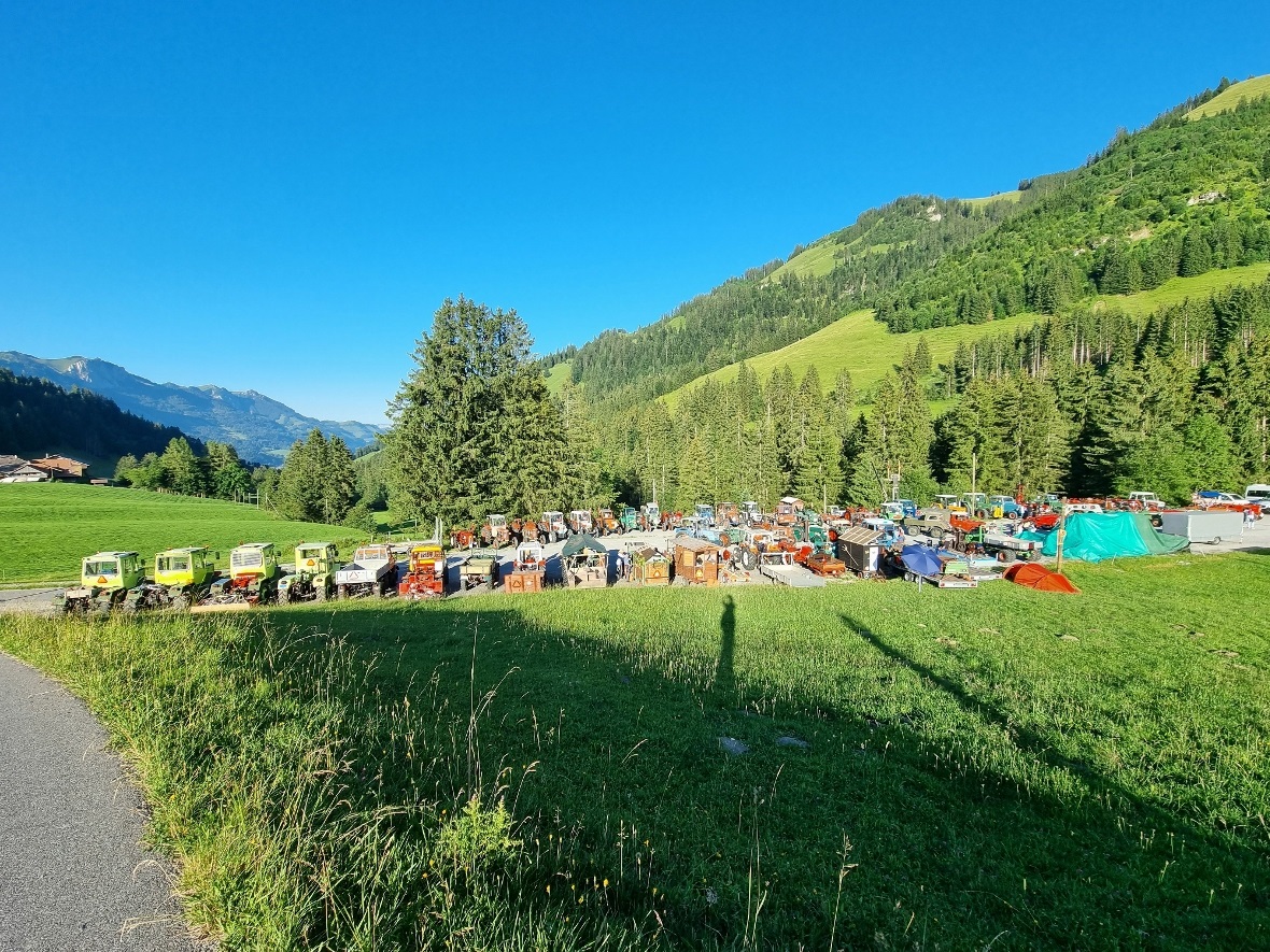 Ein Teil der Oldtimer Ausstellung auf dem Rossberg.