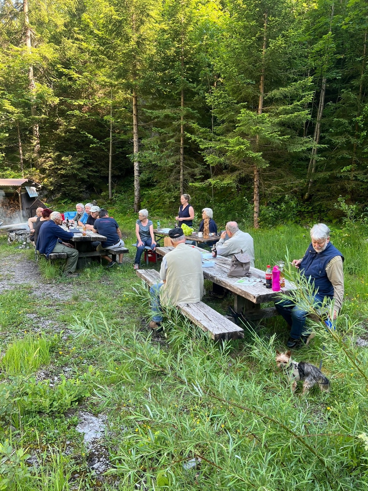Ein Teil der Versammlungsteilnehmer an der Hauptversammlung in der Natur.