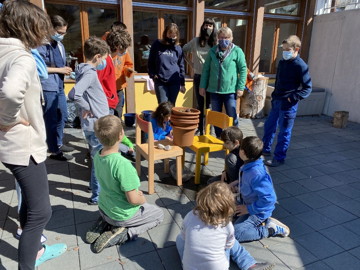 Ein Wasserfilter wurde selbst gebaut.