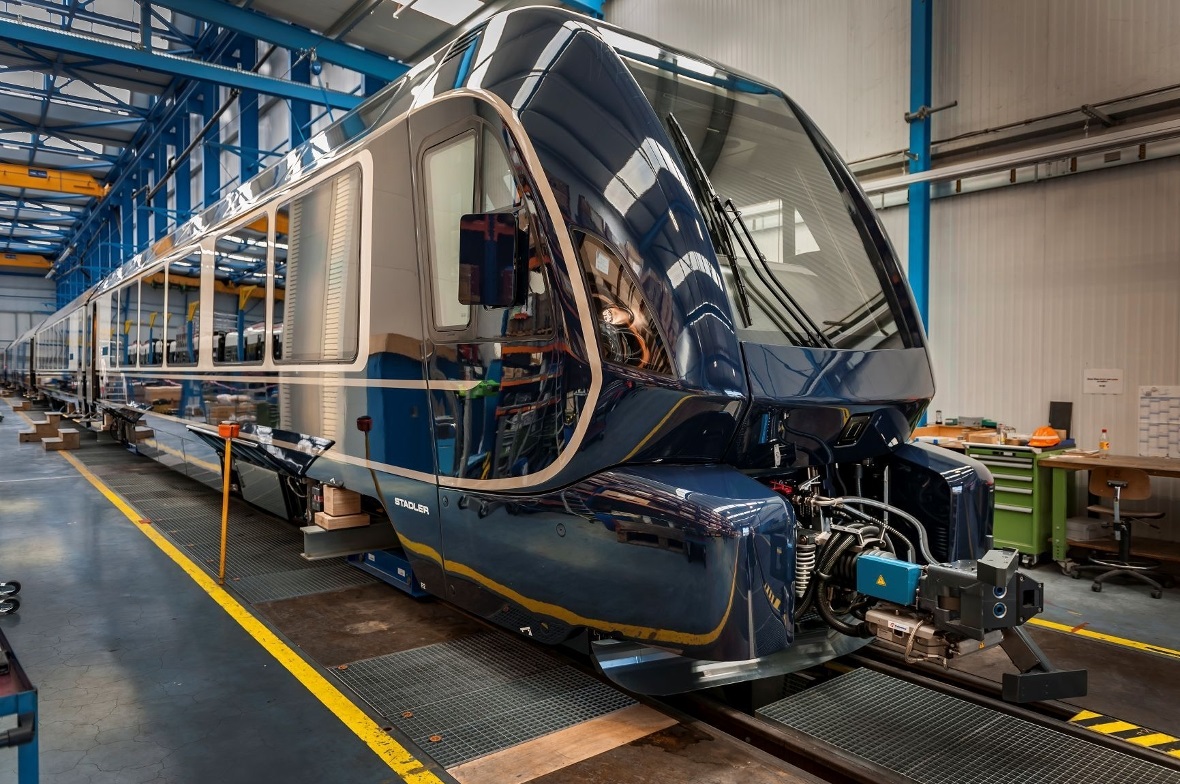 Einführung des Goldenpass-Express auf Dezember 2022 verschoben Ein bereits fertiggestellter Zug für den Goldenpass Express: Auf den fahrplanmässigen Einsatz muss nun aber bis zum Dezember 2022 gewartet werden.