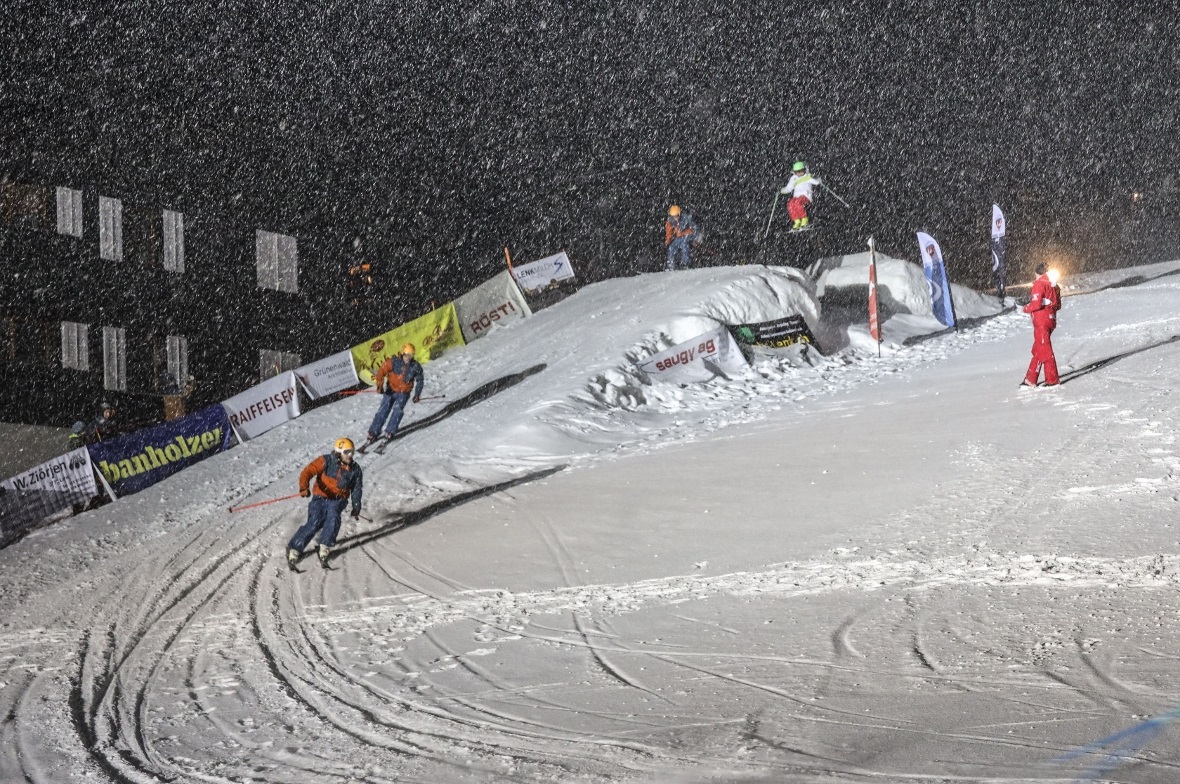 Ein fast blinder Sprung gegen das Licht.