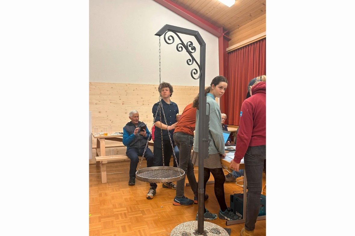 Ein gigantisches Projekt: Sam Schär revidierte eine Grillstelle unweit von Jaun....