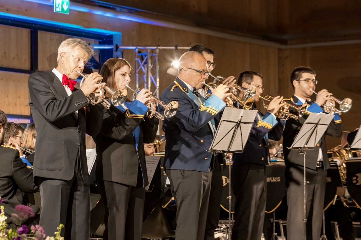 Ein grossartiges Konzert lieferte die BBO unter der Leitung von Corsin Tuor ab.