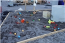 Ein grosser Sandkasten für die Kleinsten gab es bei Banholzer.