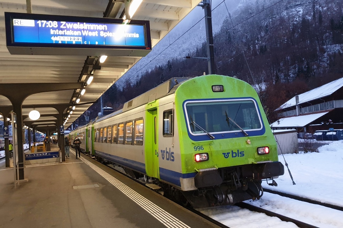 Ein letztes Mal heisst es auf der Anzeige in Interlaken Ost „RegioExpress nach Z...