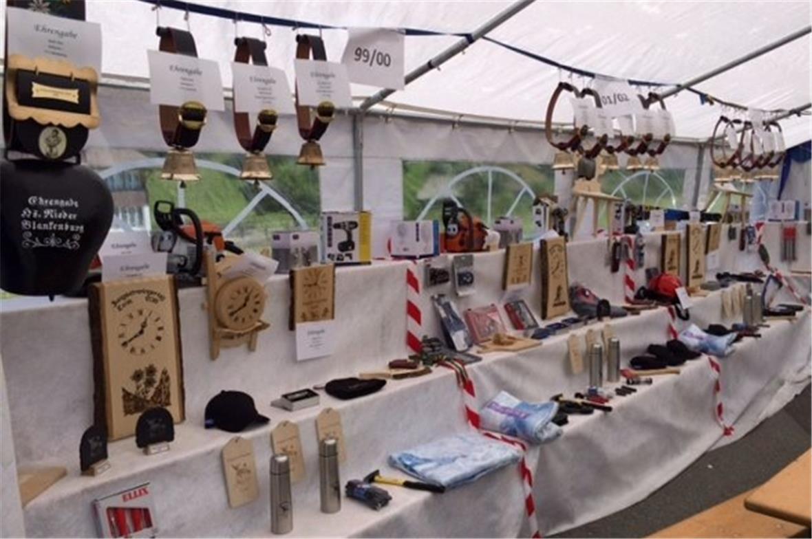 Ein reicher Gabentempel präsentierte sich den Jungschwingern.