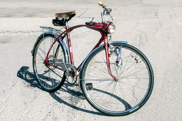 Ein rotes Stella Landi-Velo von 1939, wie sie an der Landessaustellung von 1939 in Zürich vorgestellt worden sind.