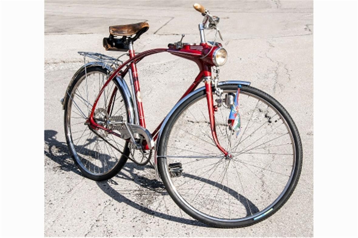 Ein rotes Stella Landi-Velo von 1939, wie sie an der Landessaustellung von 1939 ...