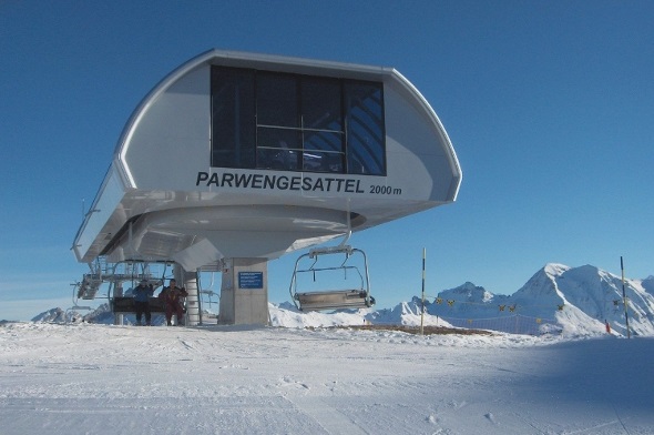 Ein starker Sektor Ost – eine Zubringerbahn Gstaad–Horneggli. So würden 13 Anlagen (40% der Gesamtanlagen BDG) 70% des Gesamt-Umsatzes generieren und so schwarze Zahlen schreiben.