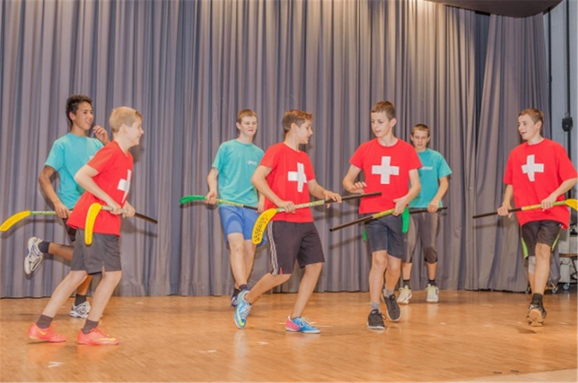 Ein unterhaltsames Potpourri verschiedener Sportarten zeigte die Jugendriege.