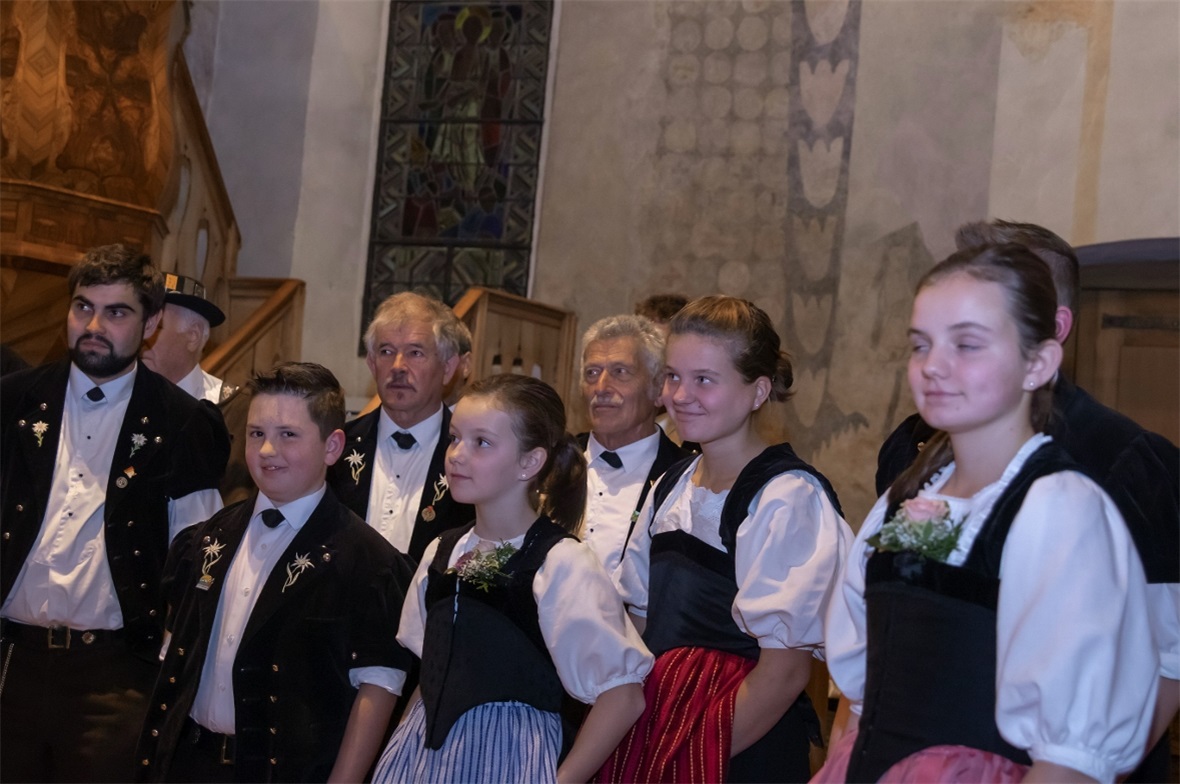 Eine Abordnung der Jungjodlergruppe «Wyssi Burg» kam zum Gratulieren.