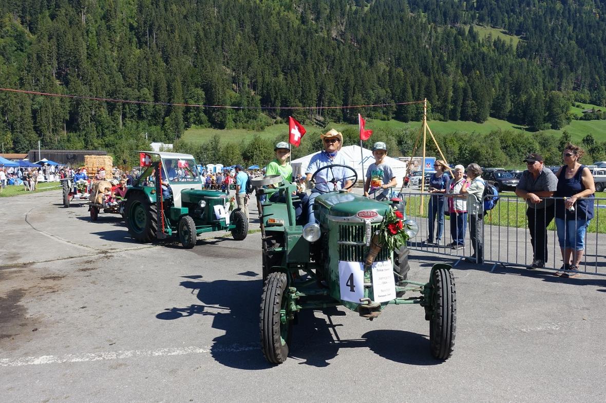 Eine Augenweide waren auch die originell geschmückten Landmaschinen.