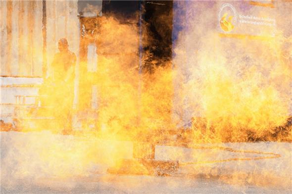 Eine Gaskartusche explodiert