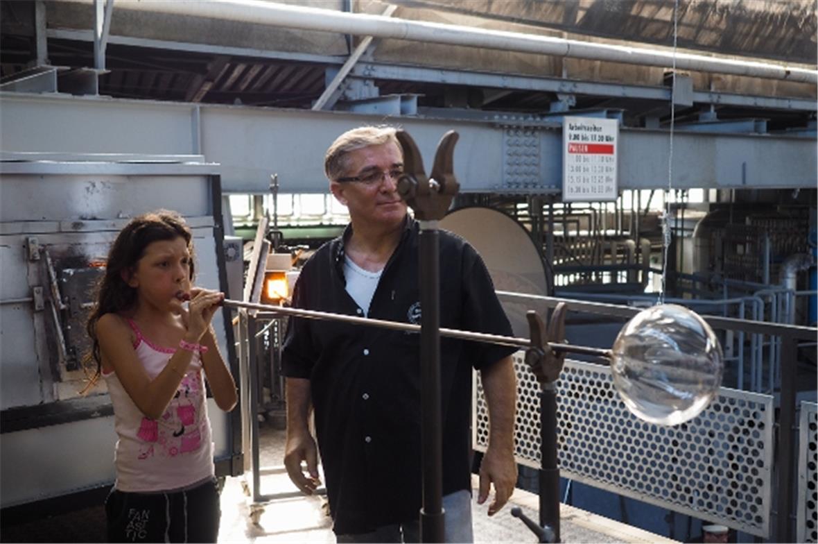 Eine Glaskugel entsteht