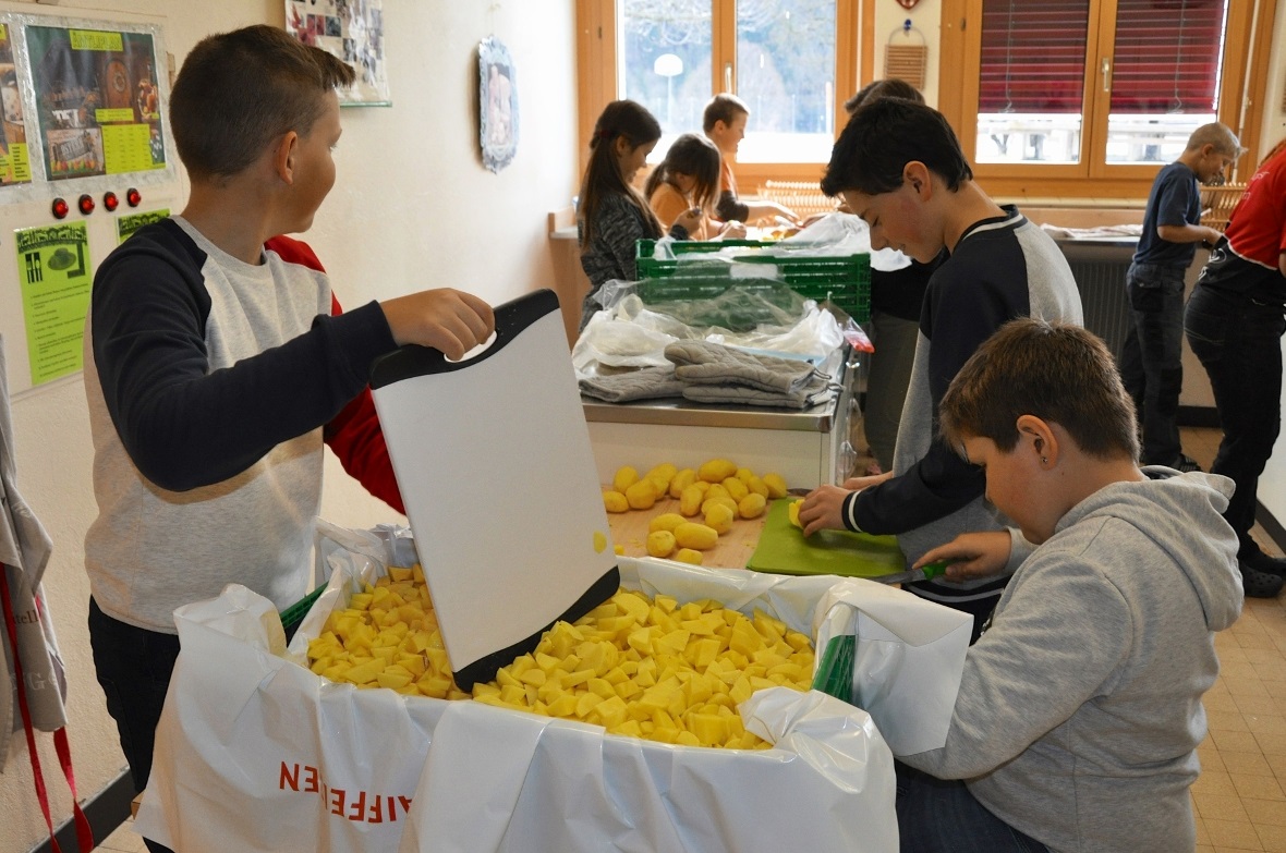 Eine Kiste Kartoffeln ist schon fertig – wo ist die nächste?