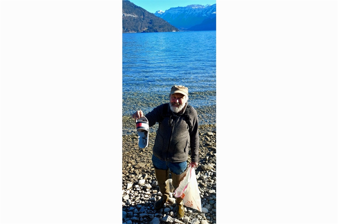 Eine Sandale gehört auch zur Ausbeute.