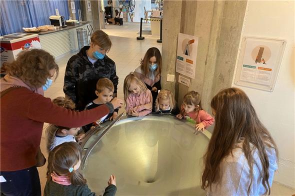 Eine Vielzahl an Posten boten den Kindern des Kindergartens (und ihren Begleitern aus der Realschule) im Sensorium ein vielfältiges Angebot.