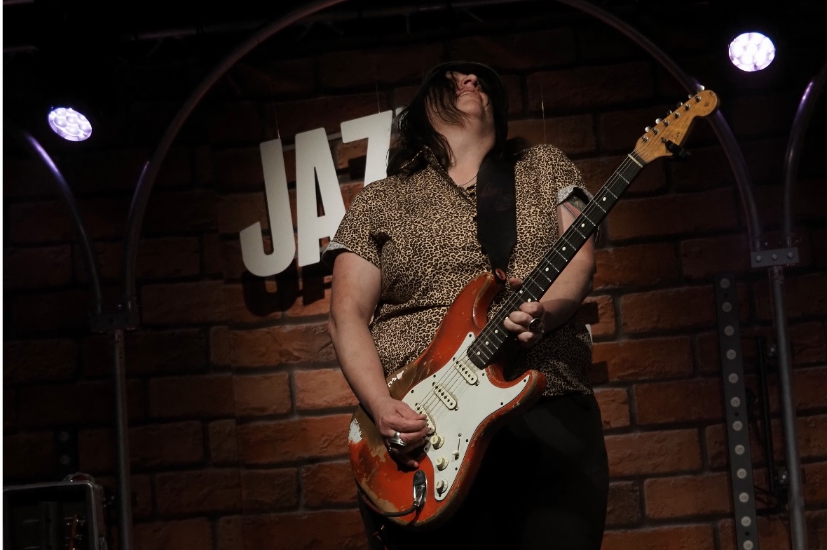 Eine mitreissende Show mit viel Blues-, Soul- und Funk bot Vanessa Collier mit i...