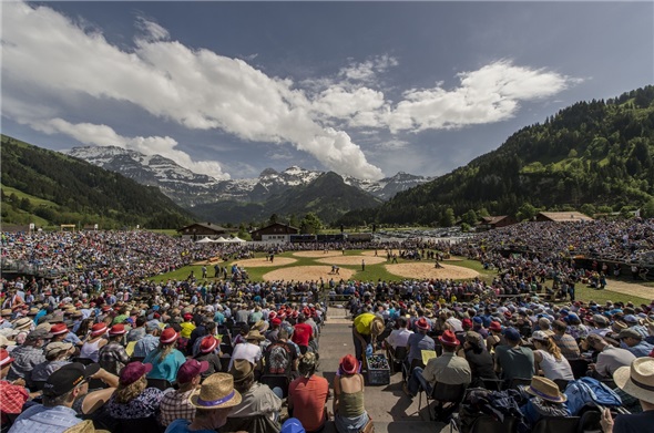 Eine prächtige Kulisse bot die Schwingarena am Oberländischen Schwingfest an der Lenk.