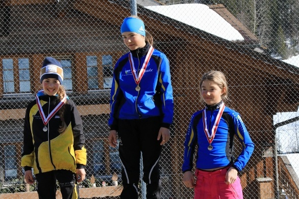 Einer der zahlreichen Podestplätze ging an unsere JOlerin Lena von Felten (links).