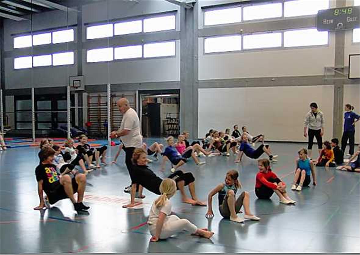 Einturnen mit Kraftübungen