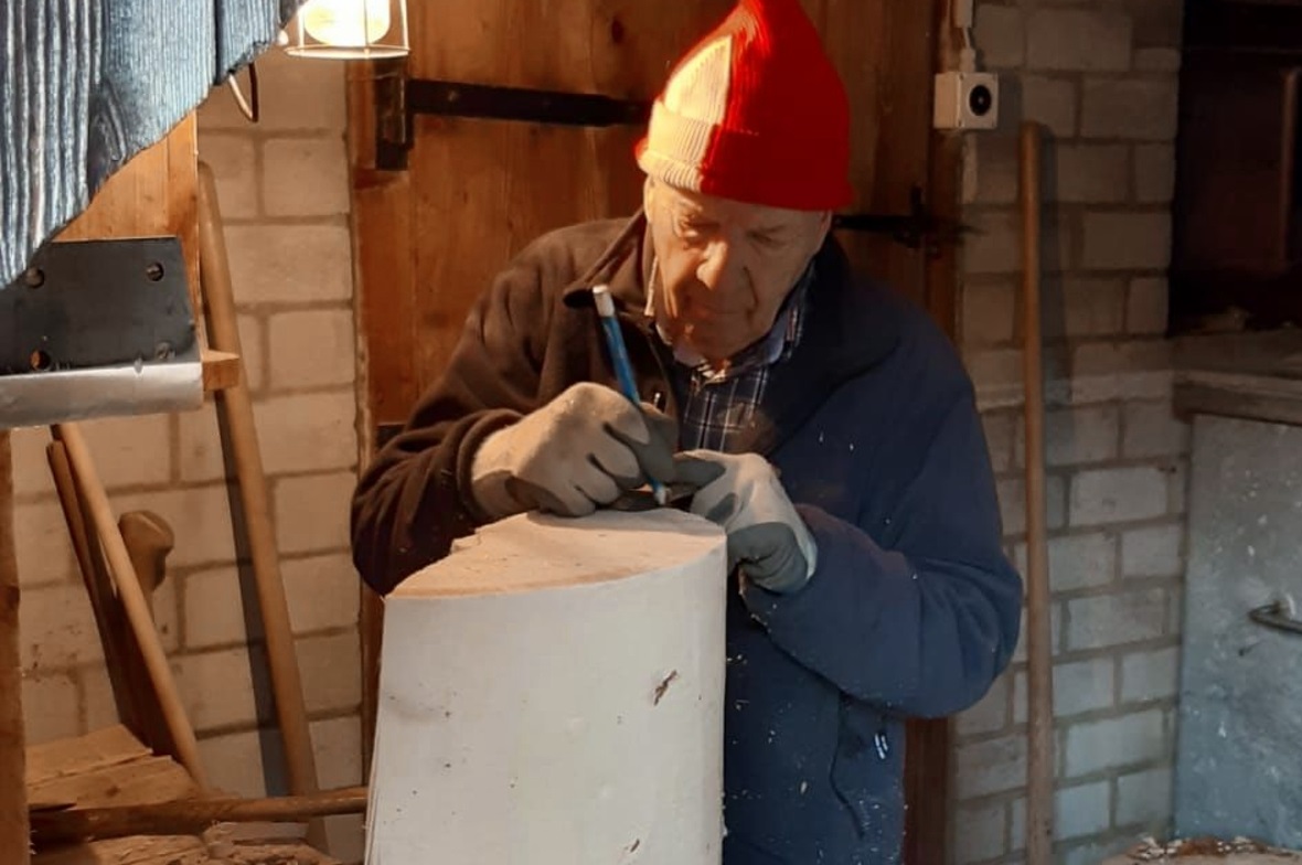 Einzeichnen der Klötze vor dem Spalten.