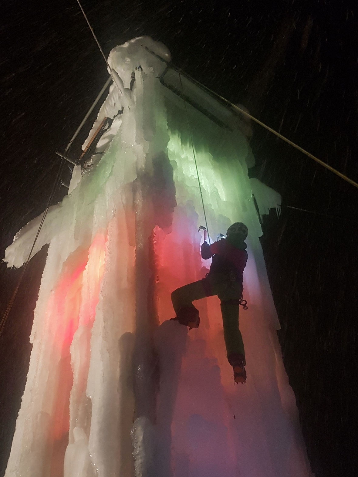 Eisklettertraining am Eisturm in der Lenk am 13. Januar, JO-gruppe des SAC Wildh...