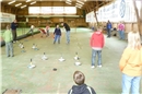 Eisstockschiessen in der Markthalle Zweisimmen.