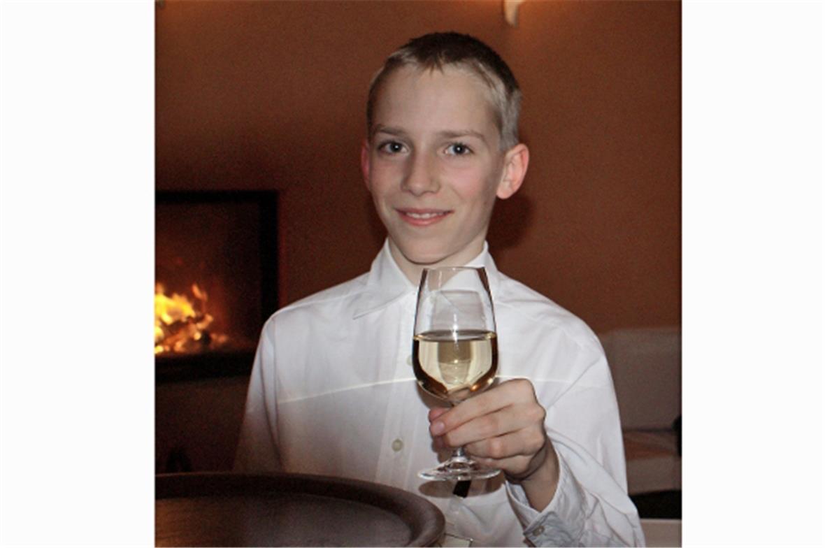 Eleganter Barman Jonas Frölke: «Votre Ballon Le Semillant Madame, Santé!»