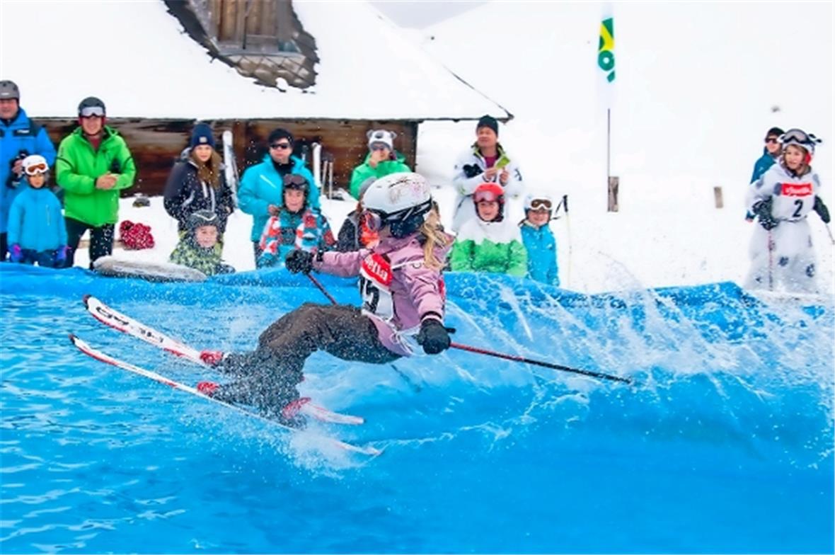 Elin Werder aus Leissigen, die mit Jahrgang 2007 jüngste Teilnehmerin, auf ihrer...