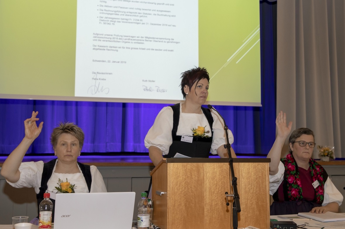 Elisabeth Grünenwald, Präsidentin Monika Mosimann und Heidi Glatthard bei den Ab...