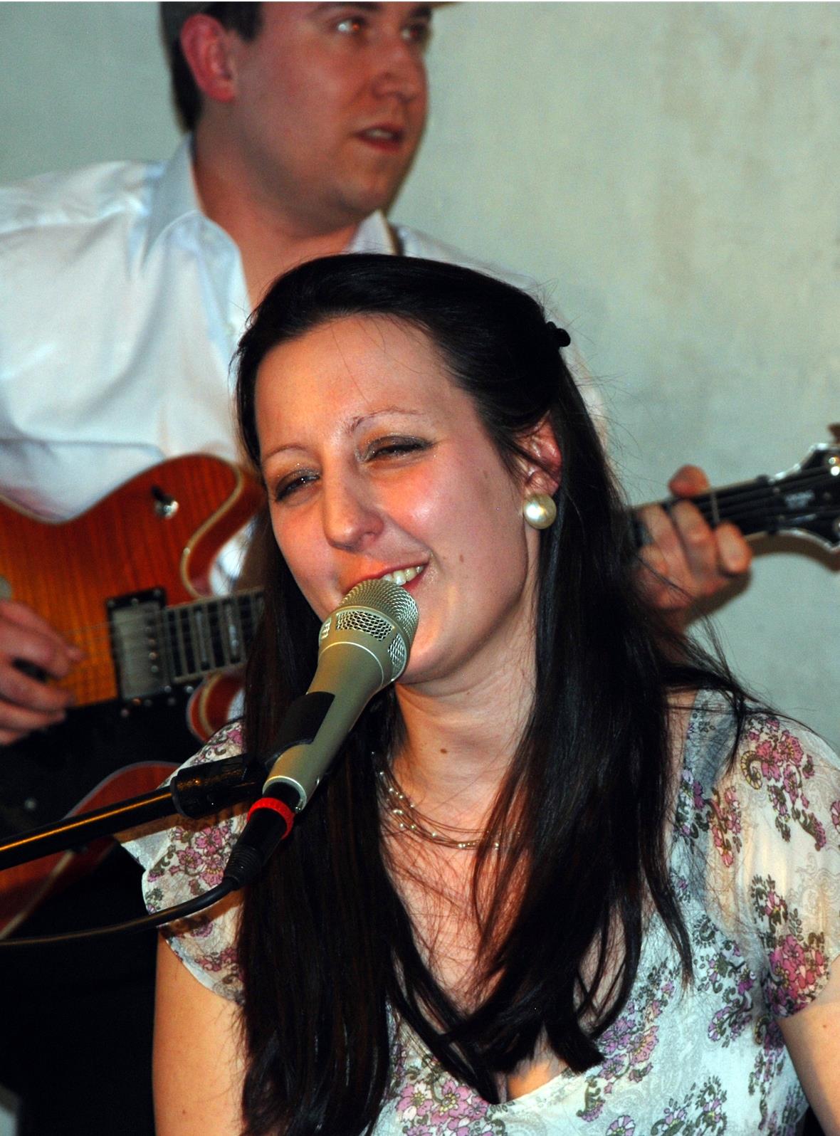 Emma & Co mit Sara Rutz Stimmbänder und Tasten.