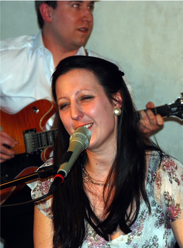 Emma & Co mit Sara Rutz Stimmbänder und Tasten.