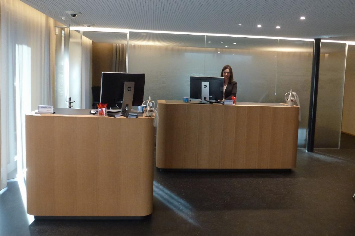 Empfangsraum für Kunden mit Jasmin Gafner.