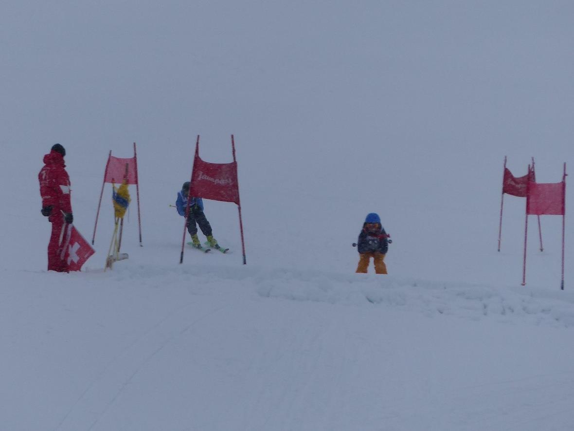 Eng hintereinander vor dem Zielsprung.