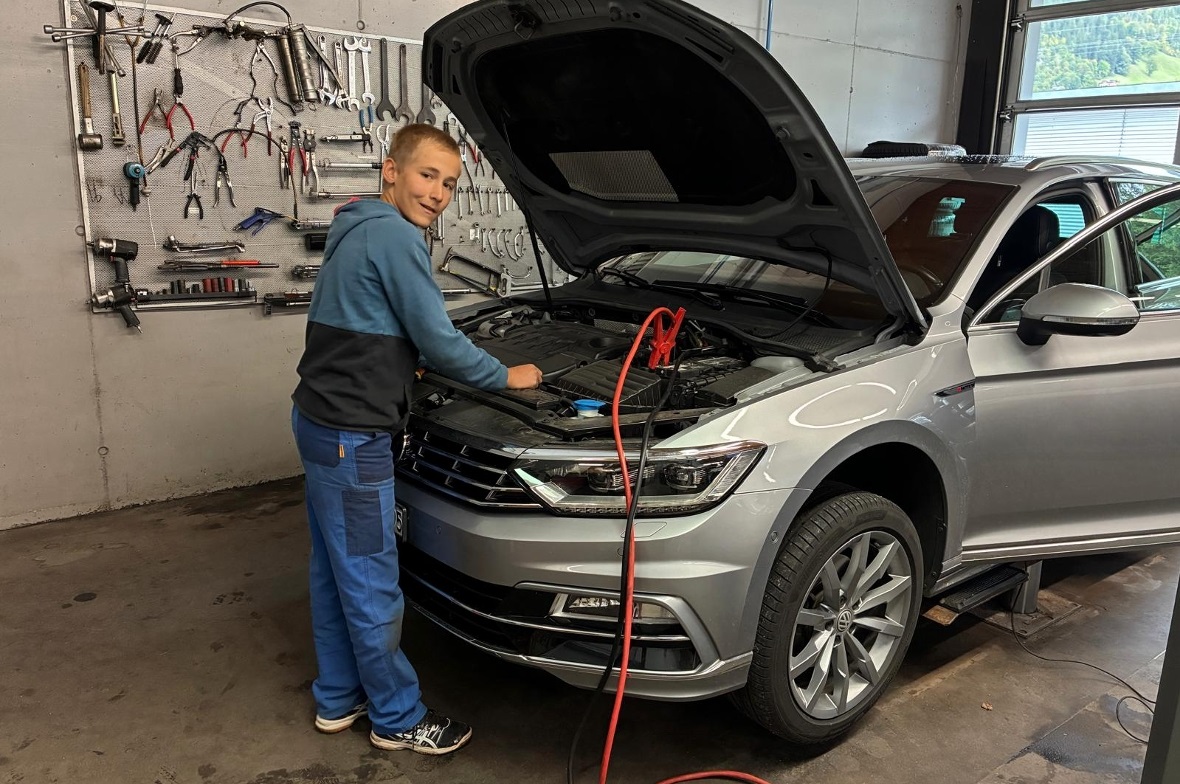 Enrico Kurzen als Automobilmechatroniker.