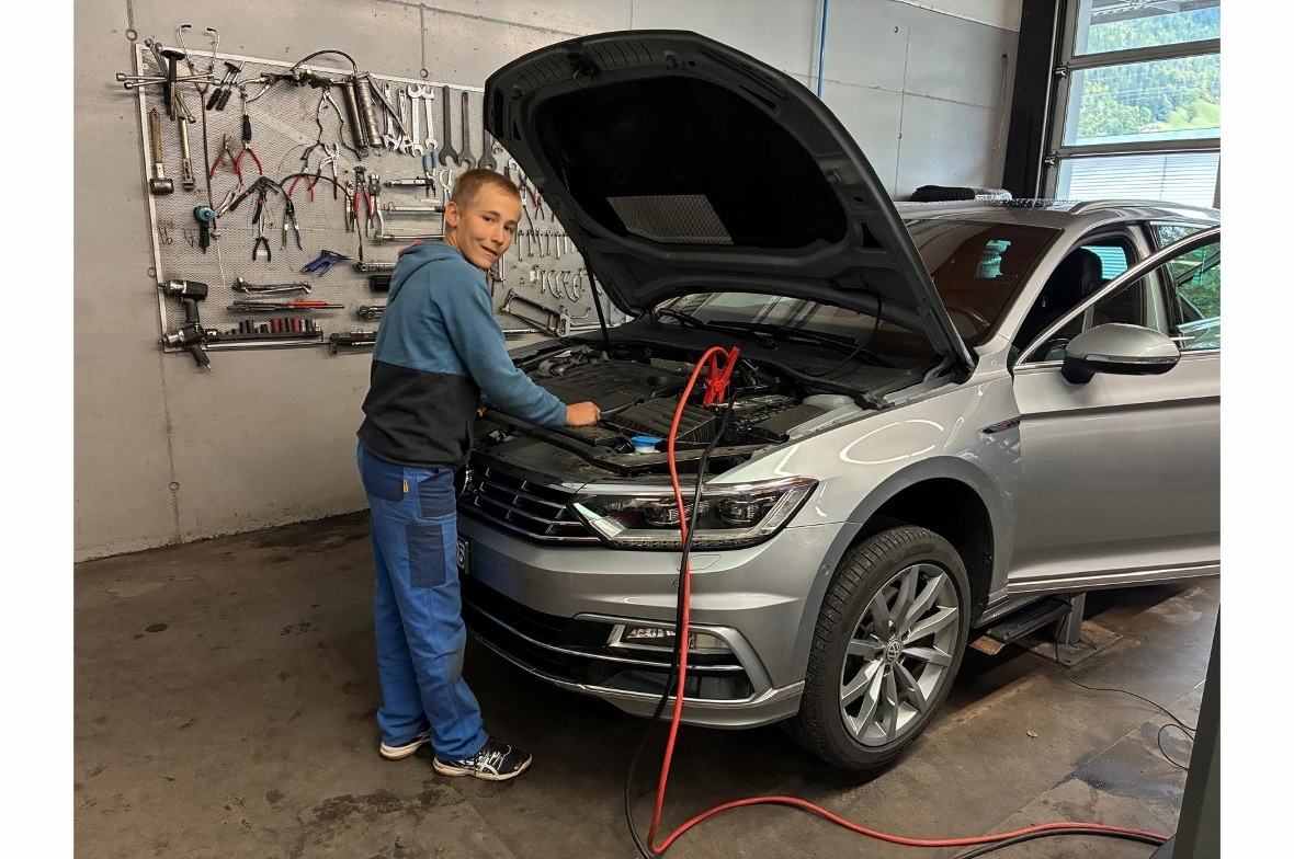 Enrico Kurzen als Automobilmechatroniker.