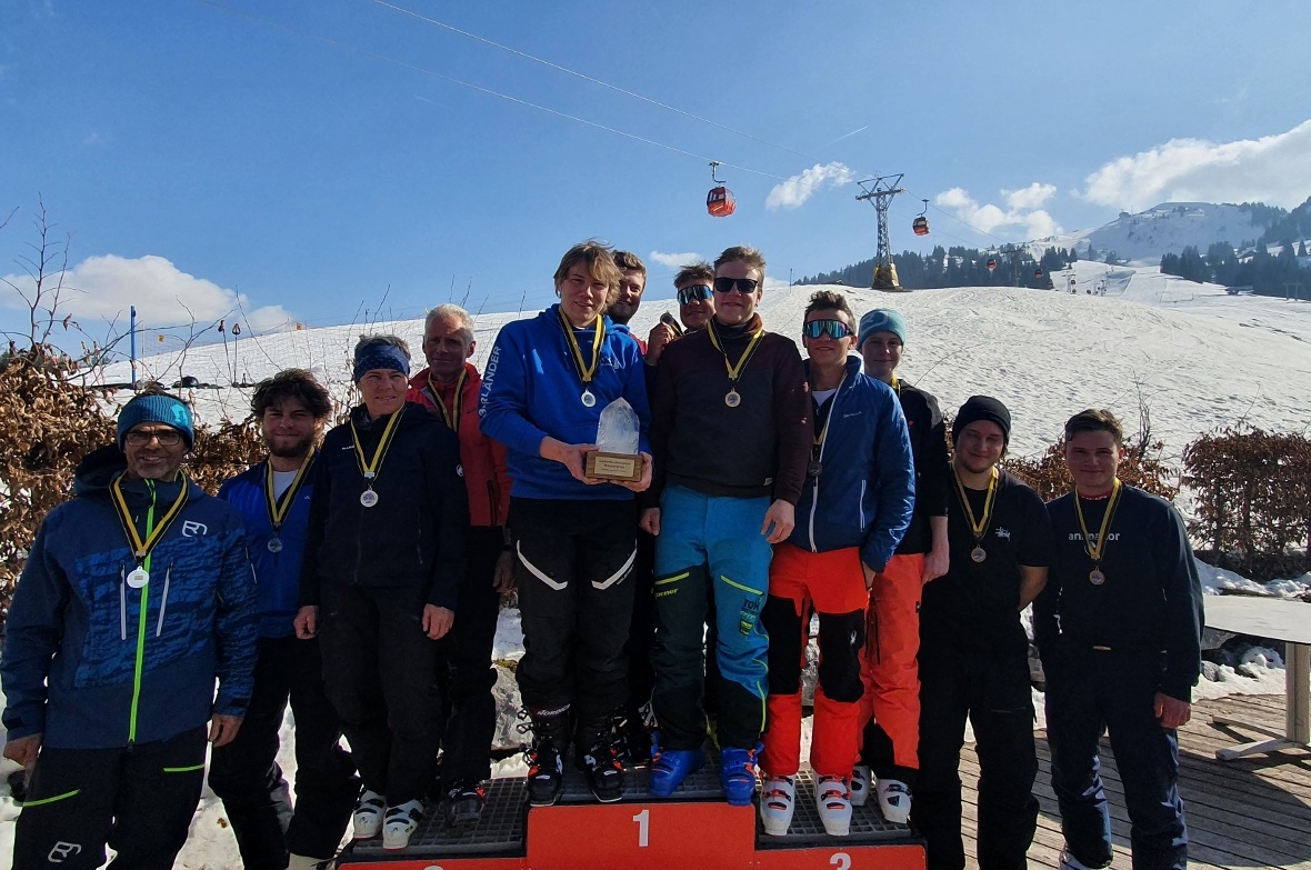 Erfolgreiche Mannschaften: 1. Rang für Schletti 1 (Chaletbau Schletti), 2. Rang ...